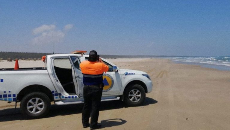 Un joven lleva a su novia a pescar y cae en una laguna llena de cocodrilos en México