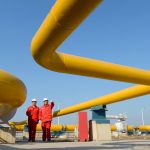 Catar firma con China el contrato de gas natural licuado más largo de la historia