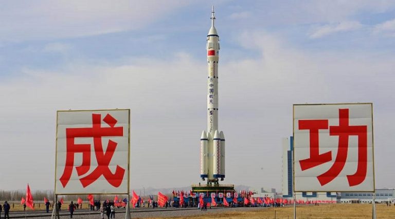 China lanza la nave espacial tripulada Shenzhou-15