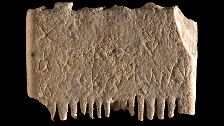 Descubren la oración en cananeo más antigua grabada en un peine
