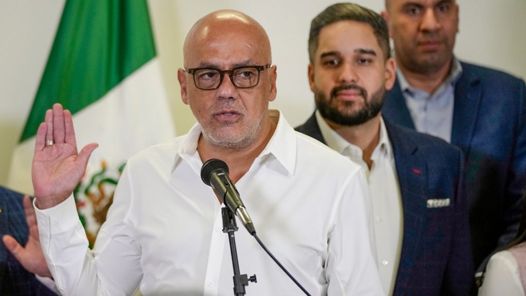 EE.UU. autoriza a Chevron reanudar "operaciones limitadas" en Venezuela