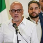 EE.UU. autoriza a Chevron reanudar "operaciones limitadas" en Venezuela
