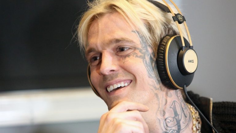 Hallan muerto en su casa al actor Aaron Carter