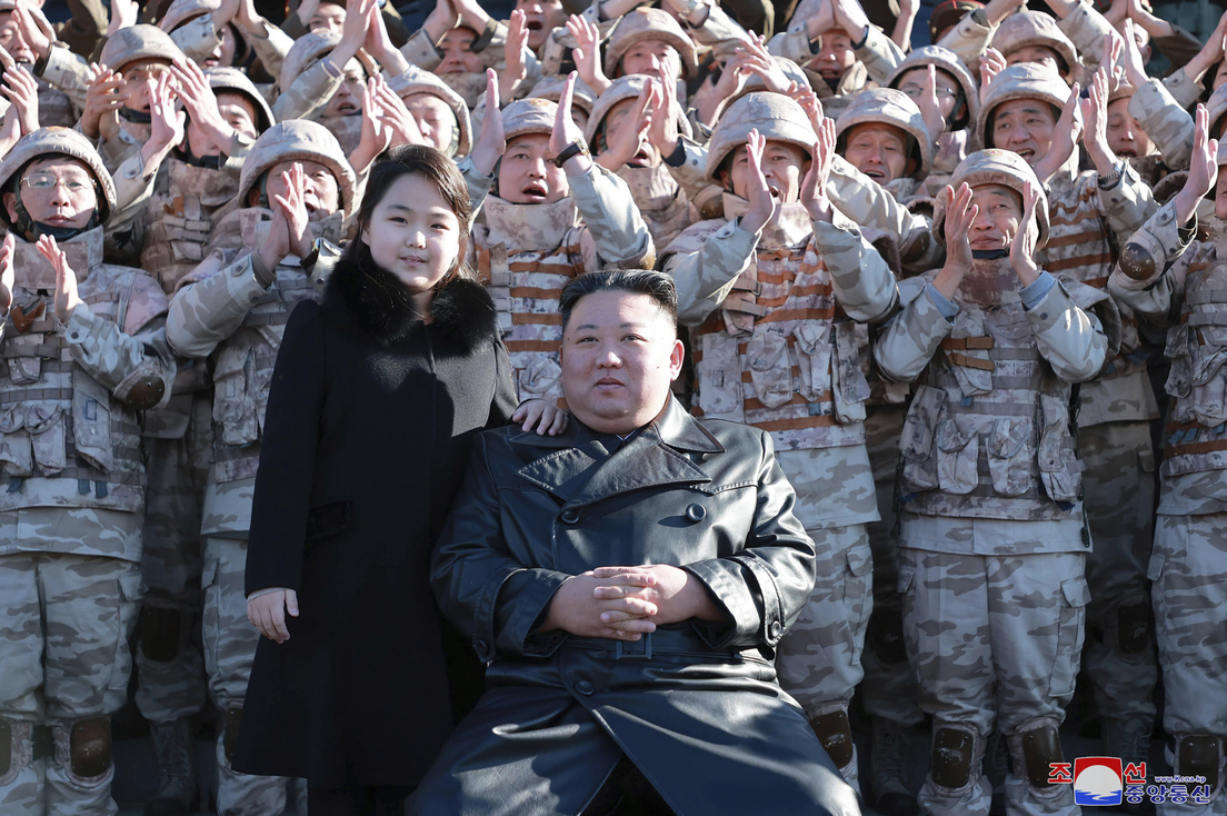 Kim Jong-un aparece en público con su hija menor por segunda vez