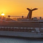 Rescatan a un hombre que sobrevivió varias horas tras caer por la borda de un crucero