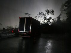 Un deslizamiento de tierra arrastra diez coches y cinco camiones en Brasil