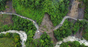 Asciende a 29 la cifra de fallecidos por el deslizamiento de tierra que sepultó un autobús en Colombia