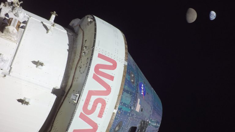Capturan el momento exacto en el que la Tierra pasa detrás de la Luna