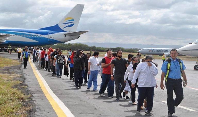 Cómo evitar ser deportado de los Estados Unidos