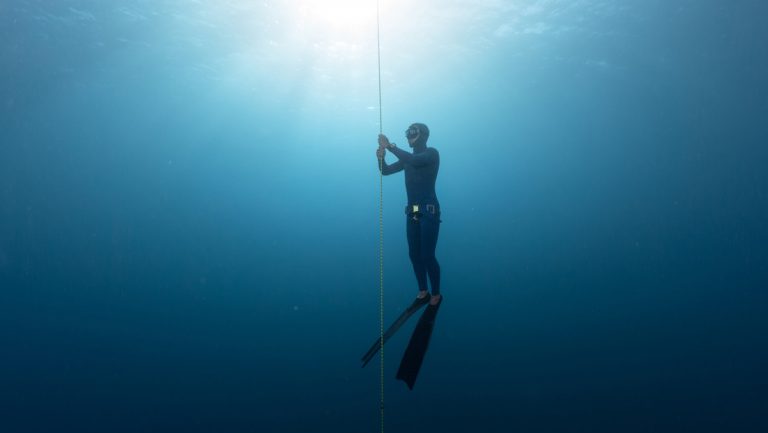 rescate de un buceador que perdió el conocimiento a 125 metros bajo el agua