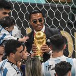 Vetan a 'Salt Bae' en un importante evento deportivo en EE.UU. por sus travesuras en la final del Mundial