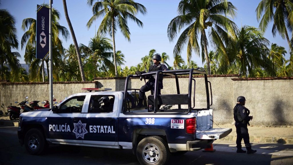 Asesinan a tiros a un mando policial mexicano a escasos metros de la comisaría