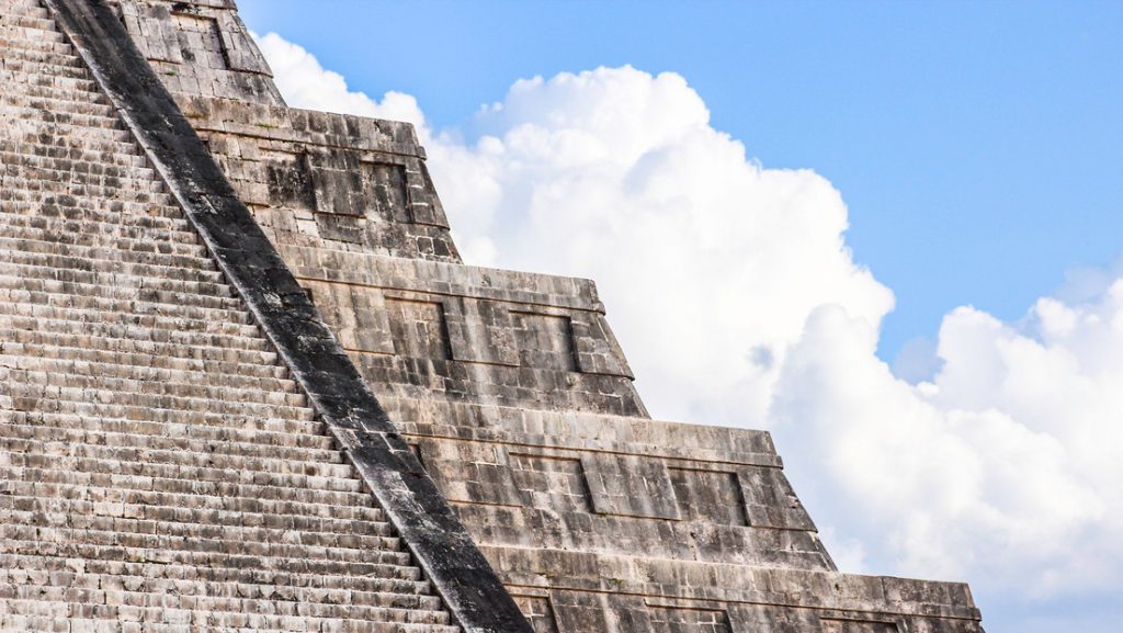 Turista agredido con palo luego de burlar la seguridad en pirámide de Chichén Itzá