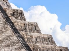Turista agredido con palo luego de burlar la seguridad en pirámide de Chichén Itzá