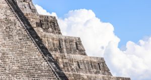 Turista agredido con palo luego de burlar la seguridad en pirámide de Chichén Itzá