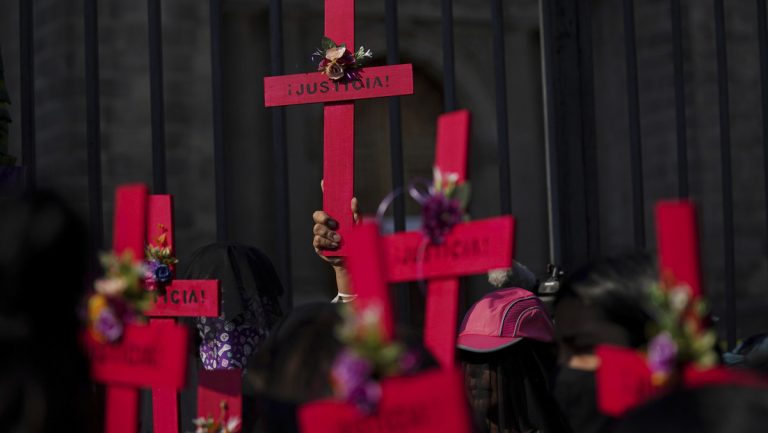 Condenan a 24 años de prisión a un hombre que prendió fuego a su expareja e hija de 4 años en México