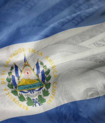 El Salvador paga deuda por 800 millones de dólares horas antes de su vencimiento