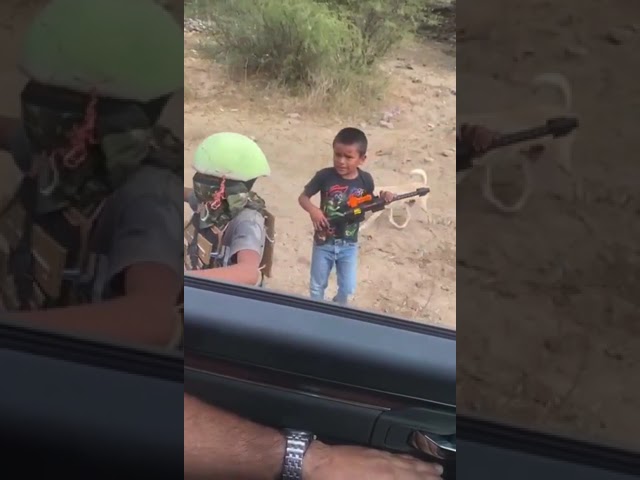 Estalla ola de críticas en México por video de niños que simulan un retén armado Estalla ola de críticas en México por video de niños que simulan un retén armado
