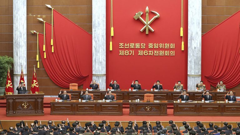 Kim Jong-un destituye al número 2 en la toma de decisiones militares