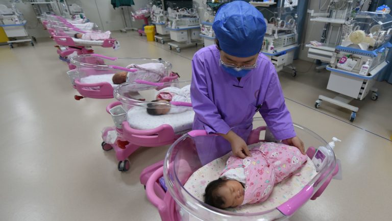 La población de China disminuye por primera vez en más de 60 años