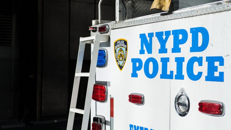 Hombre quema viva a mujer en Brooklyn, Nueva York por destruir sus cómics y consola de videojuegos