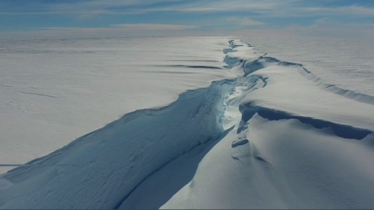 Se desprende un iceberg que casi triplica en tamaño a la ciudad de Madrid en la Antártida