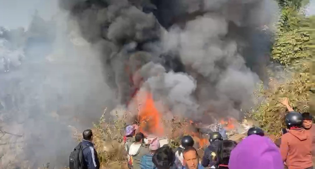 Se estrella un avión con 72 personas a bordo en Nepal