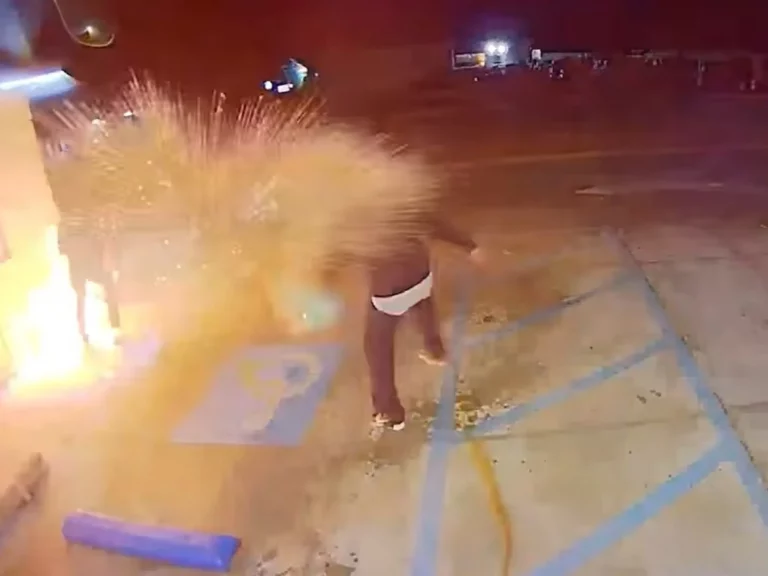 Se prenden fuego a sí mismos al intentar incendiar un centro migratorio en California