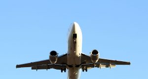 Un rayo alcanza el ala de un avión de pasajeros turco