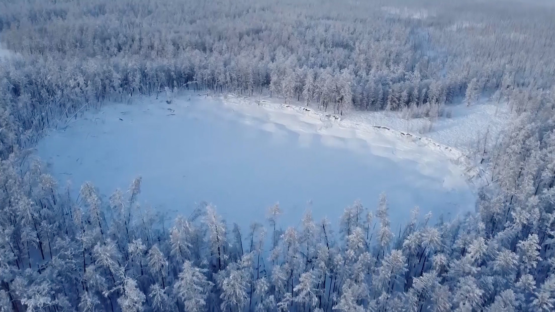 Desaparece bajo tierra un lago en Yakutia en pleno invierno