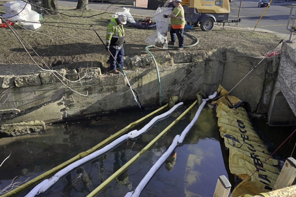 El Gobierno de Ohio afirma que el agua de la zona es segura para el consumo pese al derrame de sustancias tóxicas