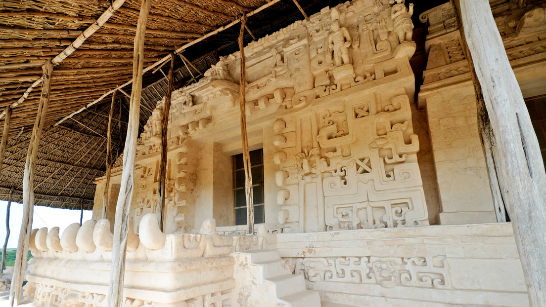 Hallan esculturas de un rey maya y jeroglíficos reveladores en una zona arqueológica de México
