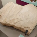 Hallan una inesperada huella de 3 dedos entre las ruinas de un convento de 600 años