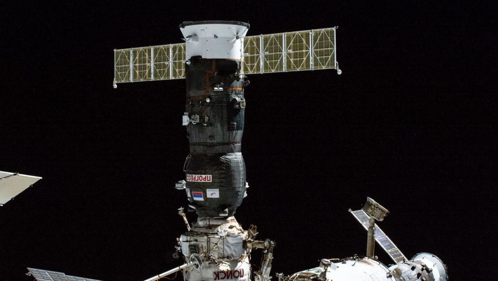 "Influencias externas" causaron daños en la superficie de la nave Progress MS-21