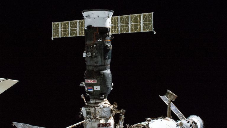 "Influencias externas" causaron daños en la superficie de la nave Progress MS-21