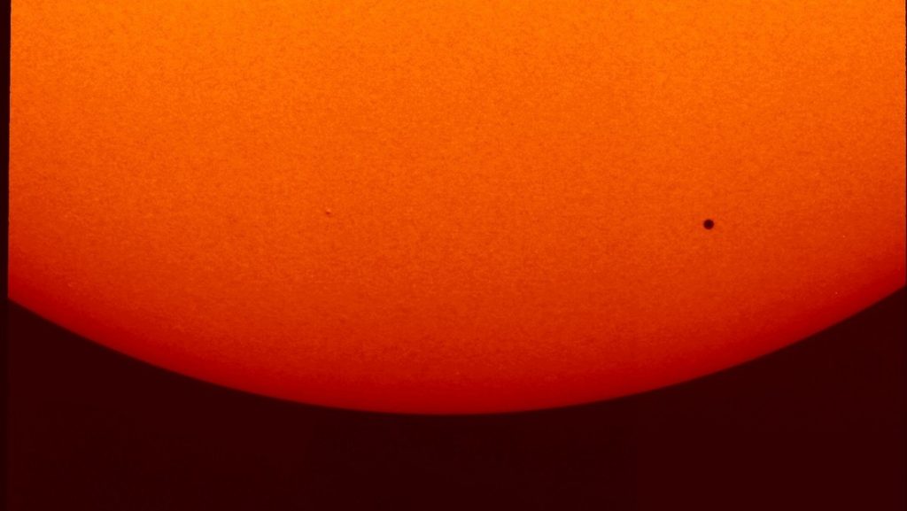 La NASA filma el espectacular paso de Mercurio frente al Sol