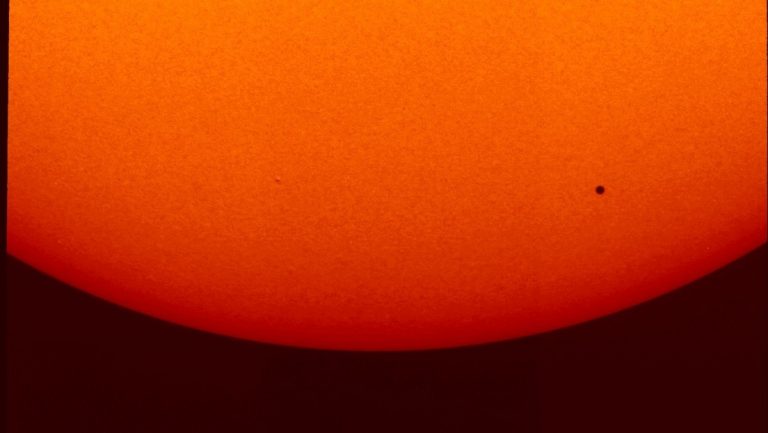 La NASA filma el espectacular paso de Mercurio frente al Sol