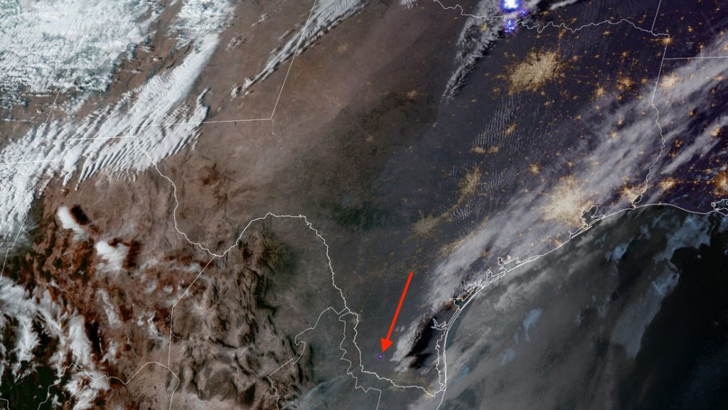 Una bola de fuego de más de 450 kilos explota cerca de la Tierra y uno de sus fragmentos cae en Texas