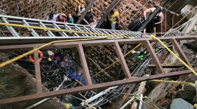 Al menos 12 muertos al derrumbarse el suelo de un templo en la India Al menos 12 muertos al derrumbarse el suelo de un templo en la India (VIDEO)