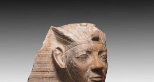 Antiguas esfinges con rostros de faraones son encontradas en un templo solar en Egipto