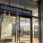 Colapsa el Signature Bank y es la tercera mayor quiebra en la historia bancaria de EE.UU.