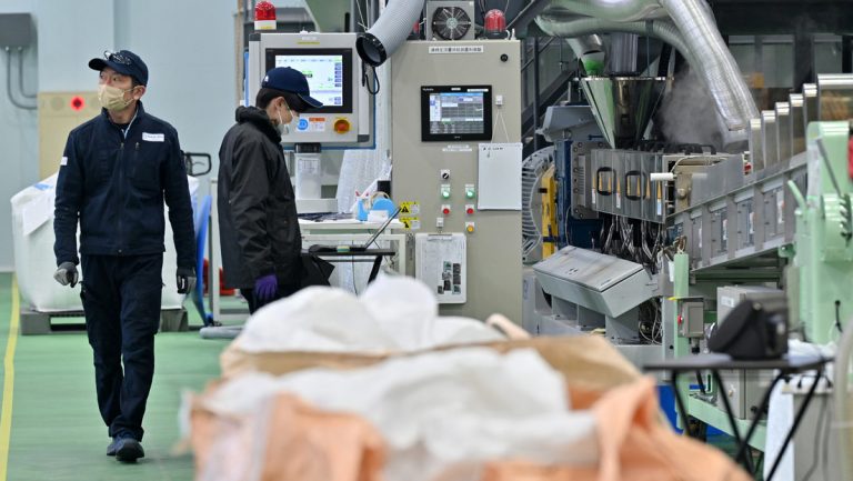 Convierten en plástico el arroz cultivado cerca de la planta de Fukushima