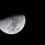 Descubren en la Luna una reserva de agua estimada en millones de toneladas