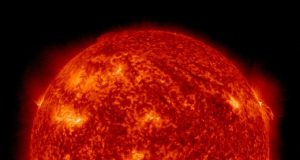 El Sol libera una potente llamarada