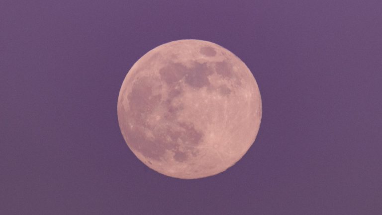 Luna 'rosa' de abril 2023: ¿cuándo es y qué significa?