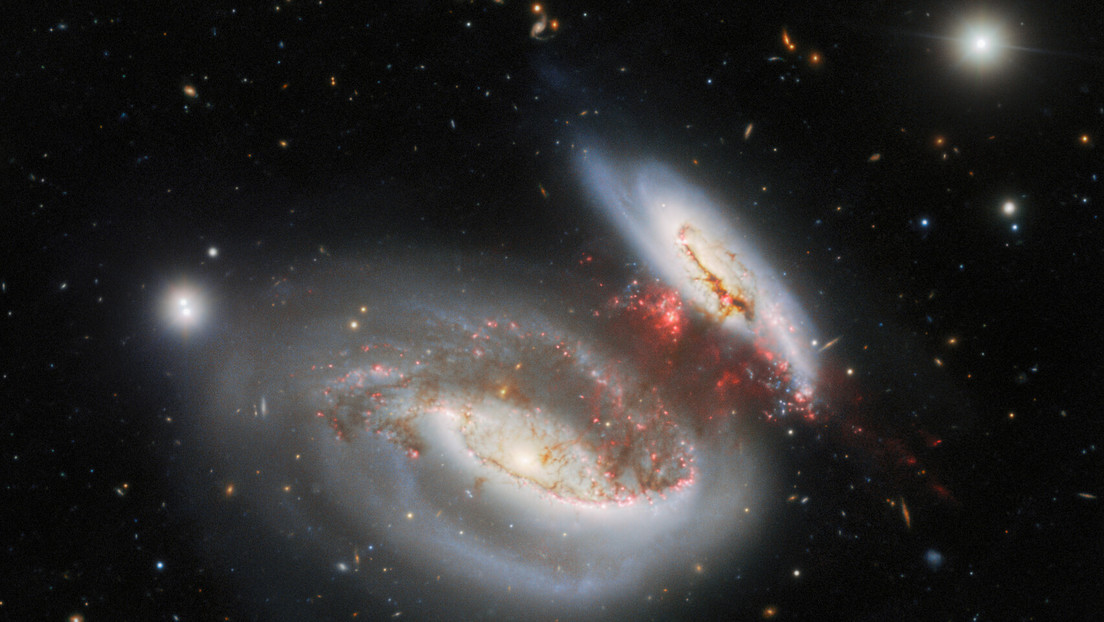 Captan la colisión de dos 'galaxias Caramelo' a 180 millones de años luz
