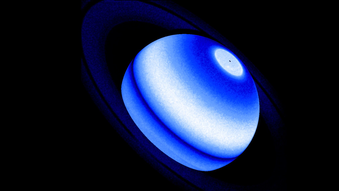 Descubren qué origina un misterioso punto caliente en la atmósfera de Saturno
