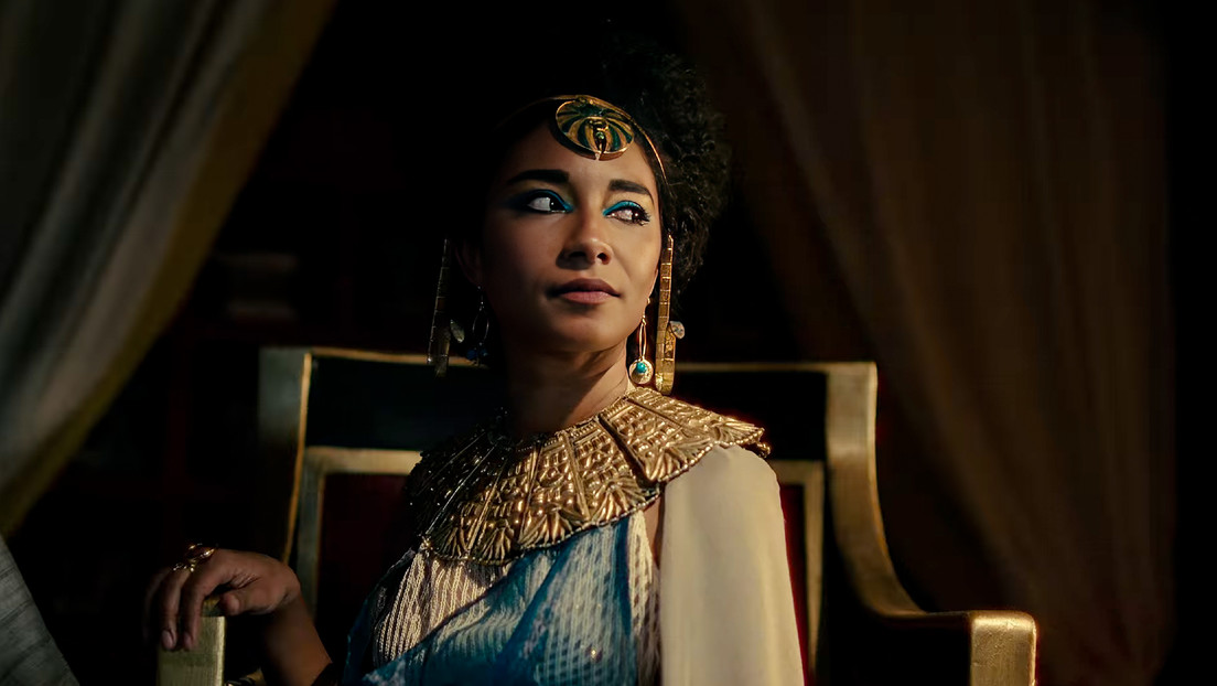 Netflix lanza un documental de Cleopatra con una actriz negra y desata la polémica