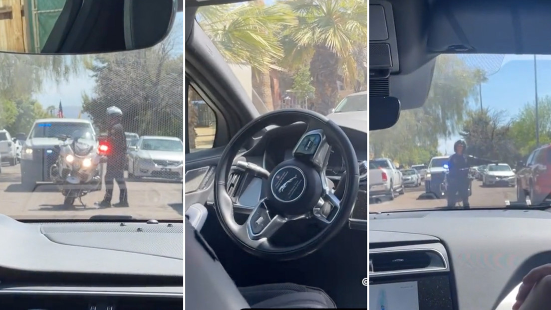 VIDEO: Un policía hace señas a un coche sin conductor para que se mueva, pero este no le 'entiende'