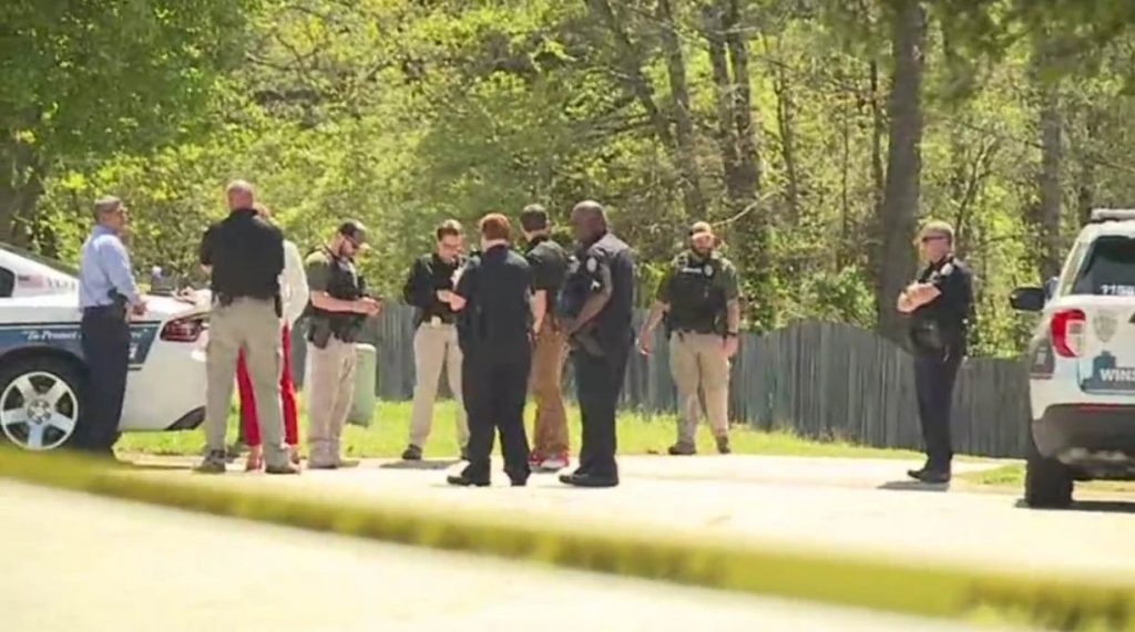 Una mujer mata a tiros a sus tres hijos y se suicida en Carolina del Norte